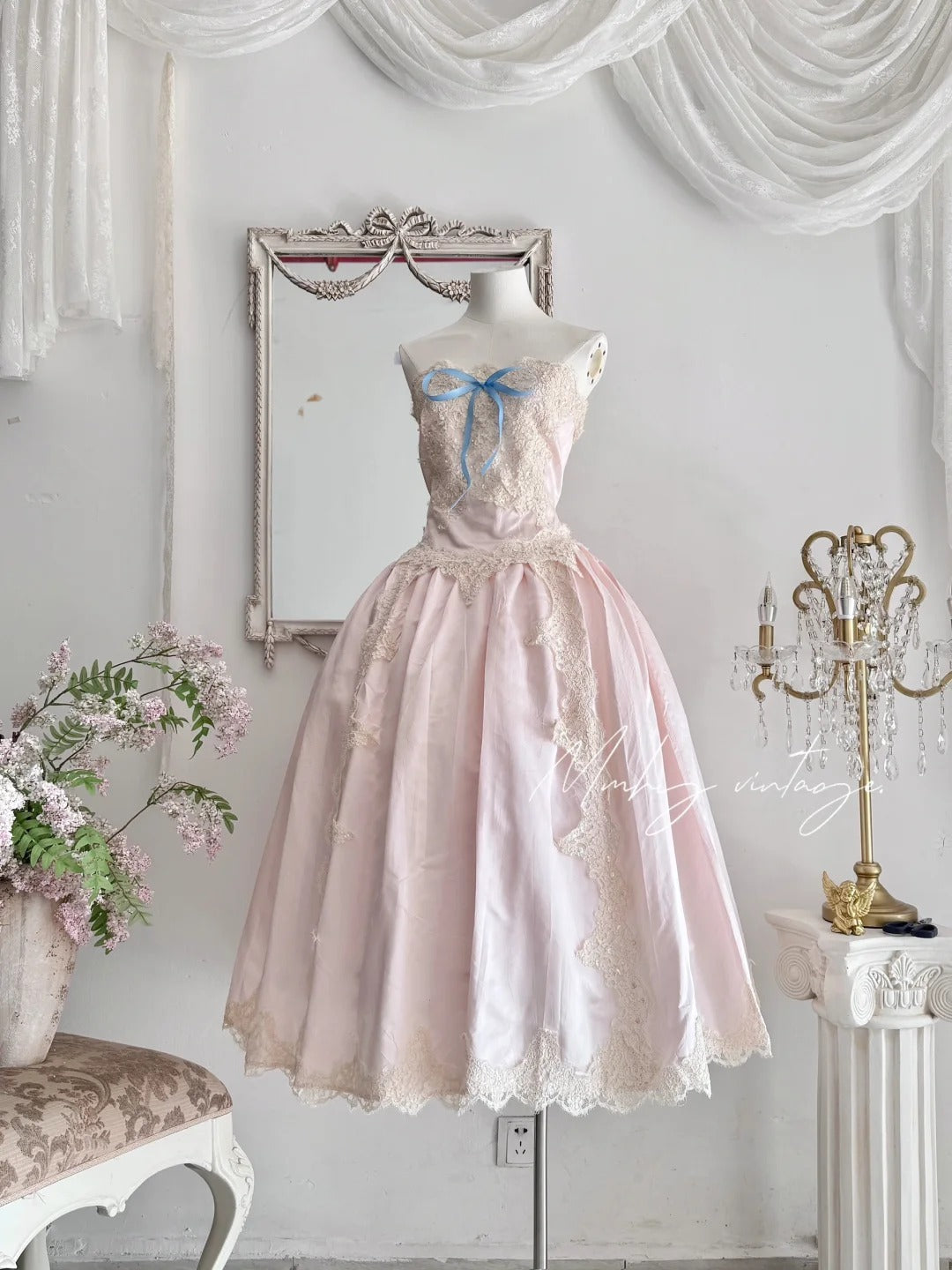 Robe de princesse rose exquise, ornée de perles, en satin, coupe trapèze, dentelle florale, longue, idéale pour une cérémonie de passage à l'âge adulte, un anniversaire ou un bal de fin d'année. Référence : nv4084