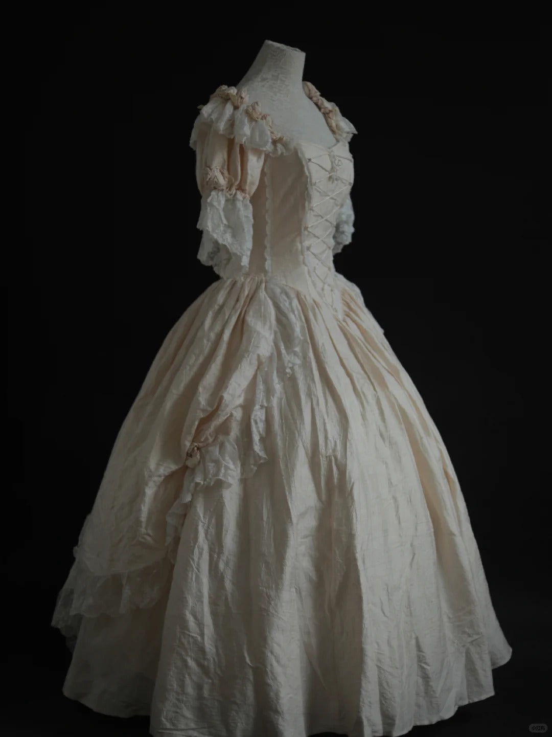 Vintage Victorian Style Cream Silk Rose Court Ballgown - Antique Collection & Theme Ball Dress NV6373